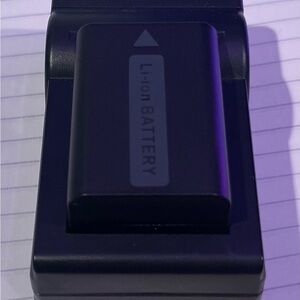 ©️B&M Li-ion DSLR Battery Charger for Sony DSLR Series Battery Included New NWOT